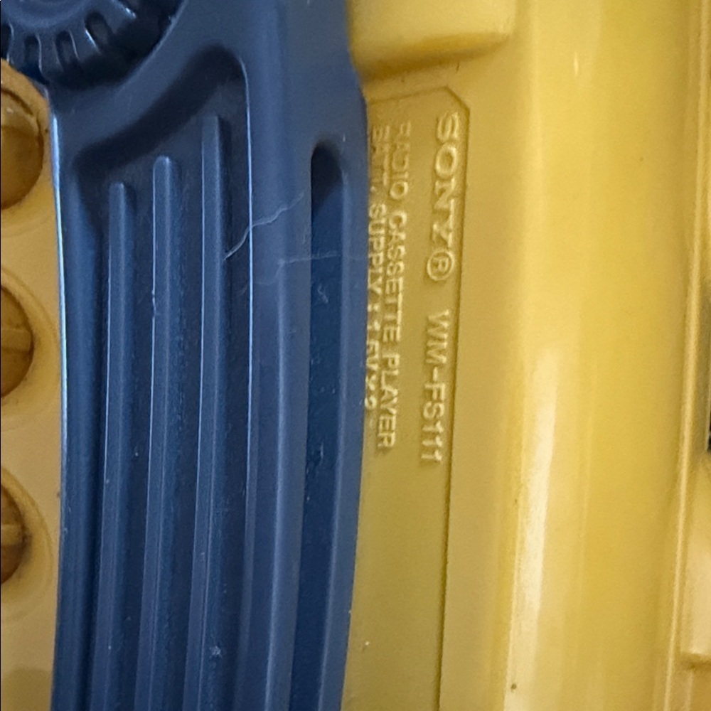Sony Sports Walkman WM-FS111 - Yellow and Black for parts - Picture 7 of 10